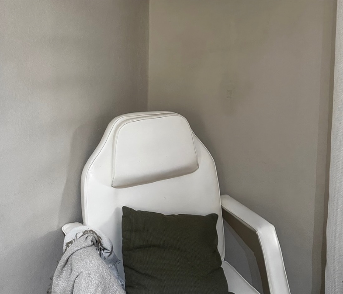 Sillón de pedicura con cojín y manta