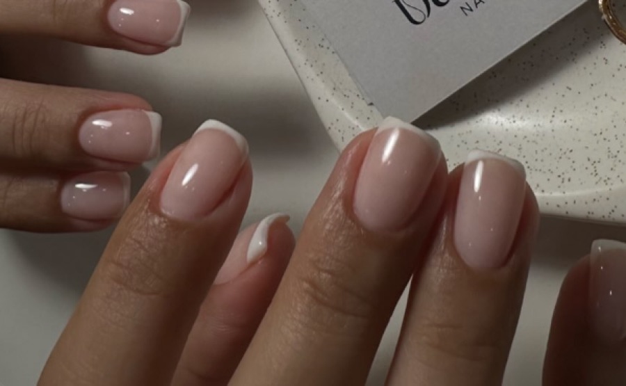 Manicura francesa hecha en Dalfi Studio Nails
